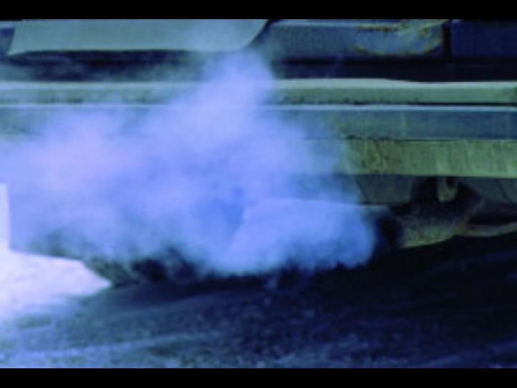 Черный дым из выхлопной ваз. Сизый дым 4d35. Синий дым из выхлопной трубы. Сизый дым из выхлопной трубы. Белый дым из выхлопной трубы бензинового двигателя.